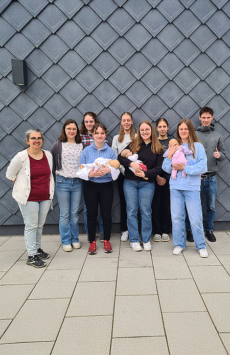 Gruppenfoto der Teilnehmer des Babysitterkurs im April 2025