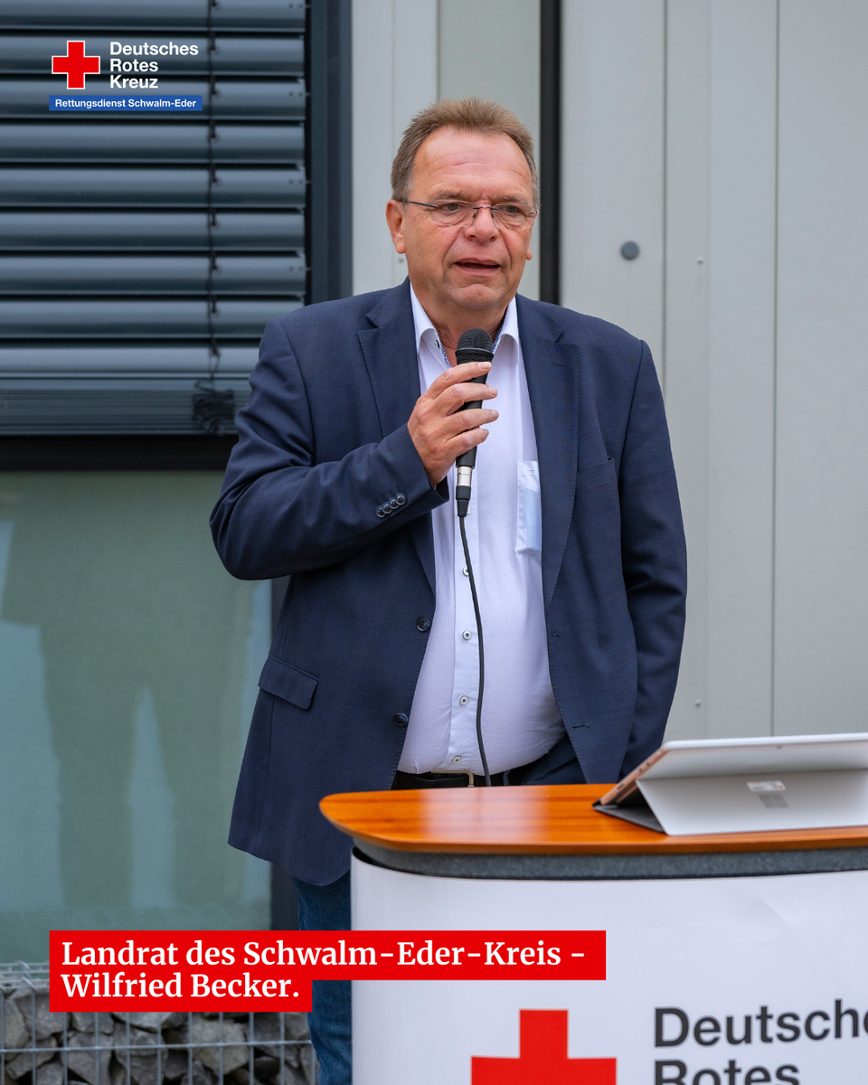 Landrat Wilfried Becker hält eine Ansprache bei der Einweihungsfeier.